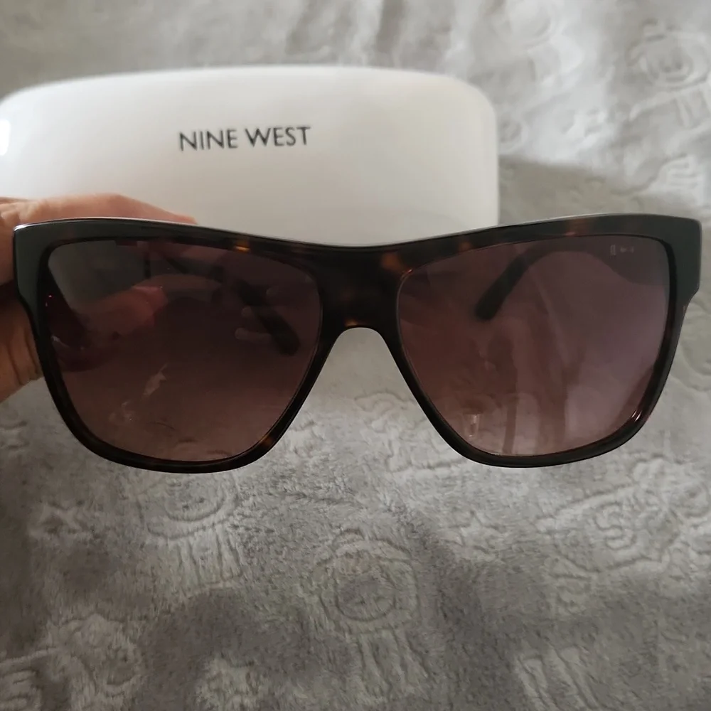 Nine West Unisex Sunglasses brown with hard case